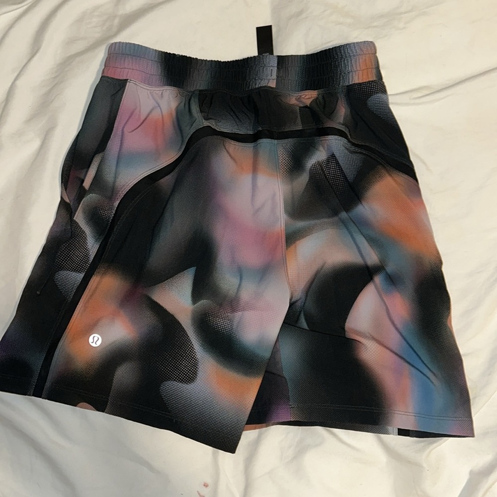 Multicolor Abstract Pattern Shorts - image 3
